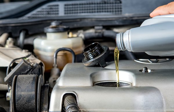 Rôle et avantages de l'huile pour moteur et transmission